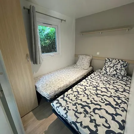 Mobil-Home Au Pied Du Luberon La Roque-d'Antheron Exterior photo