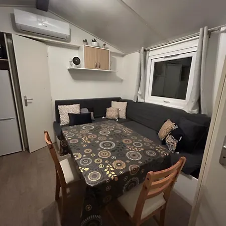 Mobil-Home Au Pied Du Luberon La Roque-d'Antheron Exterior photo